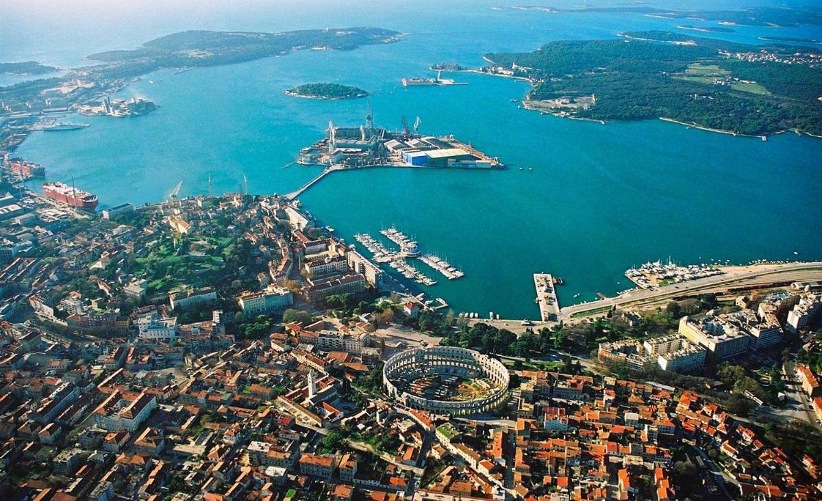 Luka Apartment Pula Bagian luar foto